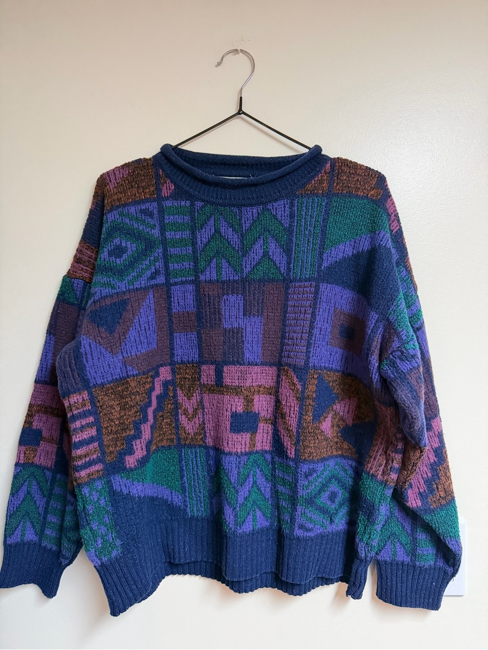 80´s Geometric Pattern Crewneck Sweater in Navy, Purple & Green